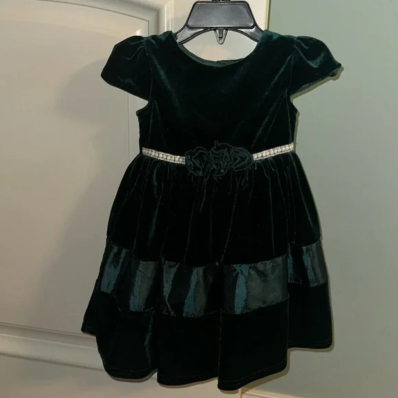 Toddler Girl Emerald Velvet Holiday Dress, 18 Months *Worn Once | Color: Green | Size: 18mb | Janelle415'S Closet